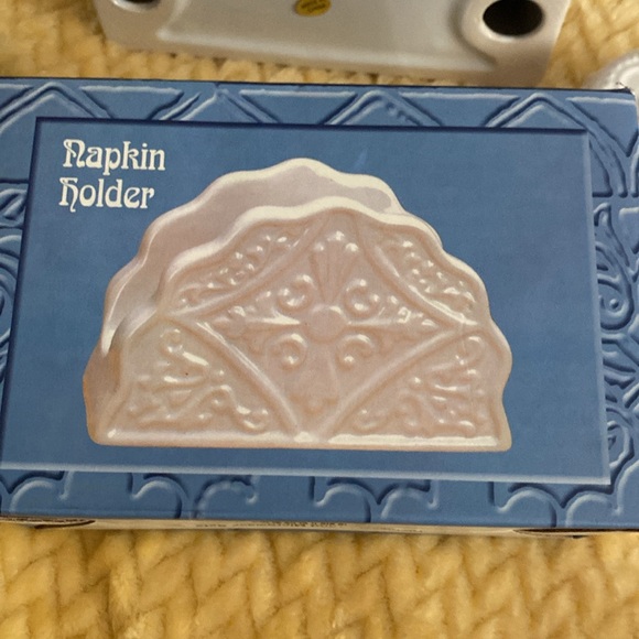 Napkin holder and Salt and Pepper Set with Tray - Picture 8 of 11